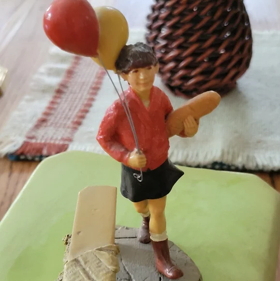 Franklin Mint Children of the World Figurines - Picture 9 of 12